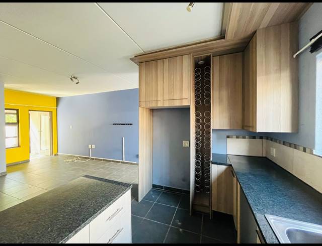 3 BEDROOM APARTMENT FOR SALE IN HONEYDEW GROVE